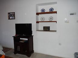 Nikis House