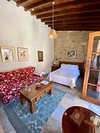 Nikis House