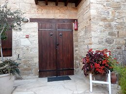 Nikis House