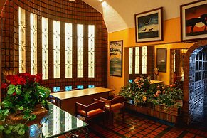 Savoy Inn
