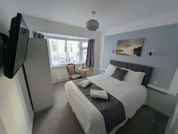 Cecil Court Hotel