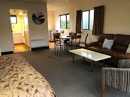 Commodore Motels