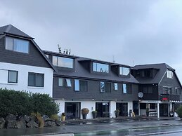 Commodore Motels