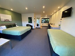 Commodore Motels