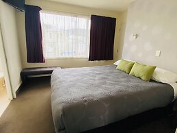 Commodore Motels