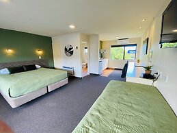 Commodore Motels