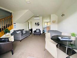 Commodore Motels