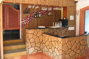 Renzo's Inn