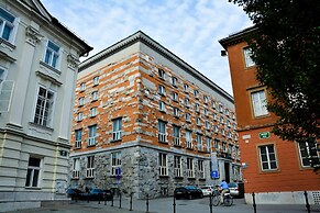 Hotel Mrak 4*