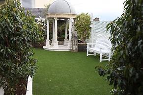Greville Arms Hotel