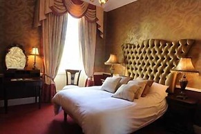Greville Arms Hotel