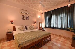 Om Niwas Suite Hotel