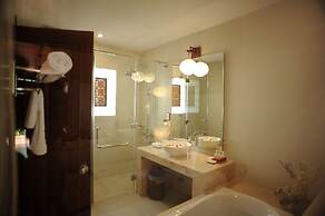 Vinh Hung Riverside Resort & Spa