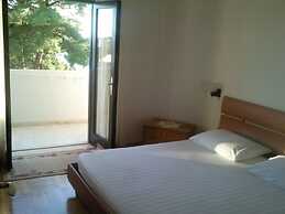 Apartments and rooms Rogosic