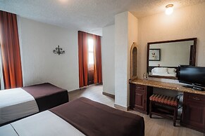 Hotel Don Quijote Plaza