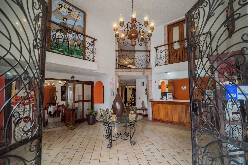 Hotel Don Quijote Plaza