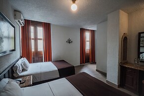 Hotel Don Quijote Plaza