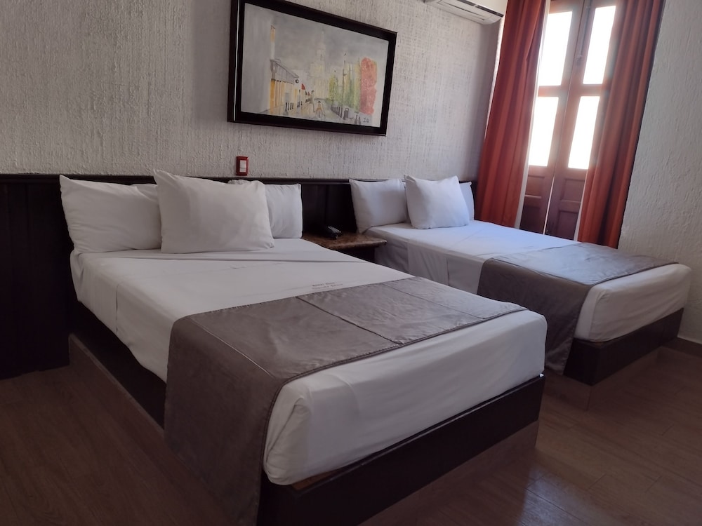 Hotel Don Quijote Plaza