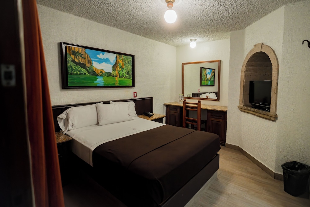 Hotel Don Quijote Plaza