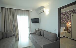 Naias Beach Hotel