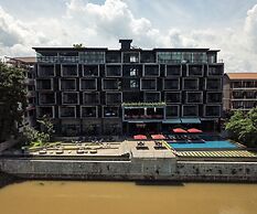 Inthira Vang Vieng