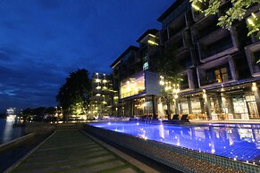 Inthira Vang Vieng