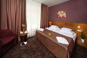 1. Republic Hotel