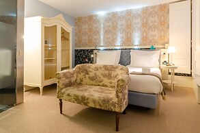 Lx Boutique Hotel