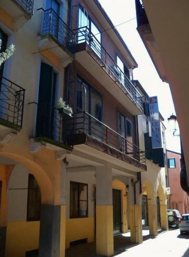 Hotel Eden