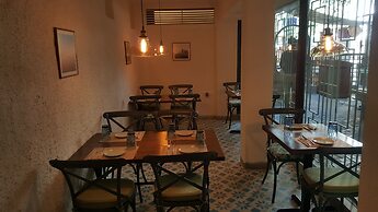 Le Sutra Hotel