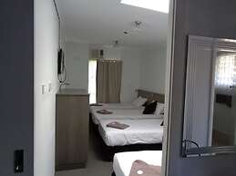 Parkway Motel