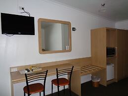 Parkway Motel