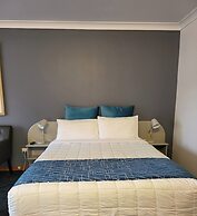 Parkway Motel