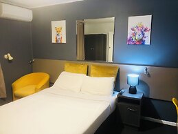 Parkway Motel