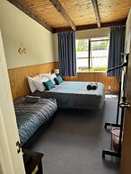 Adventure Lodge & Motel