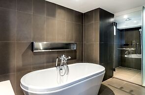 Hilton Garden Inn Bangkok Silom