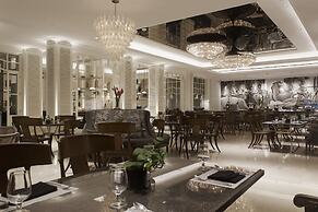 Java Paragon Hotel and Residences