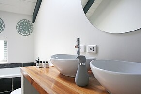 Abalone Hotel & Villas