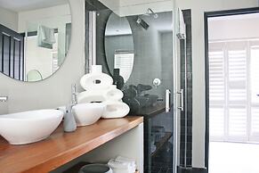 Abalone Hotel & Villas