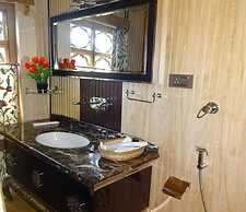 WelcomHeritage Gurkha Houseboats