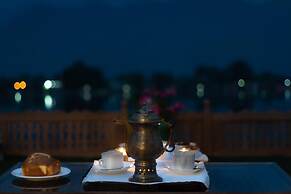WelcomHeritage Gurkha Houseboats