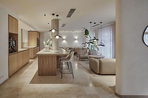 ADELANTE Boutique Hotel