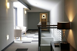 The Ridge Hotel & Apartments