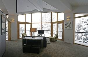 The Ridge Hotel & Apartments