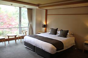 The Ridge Hotel & Apartments