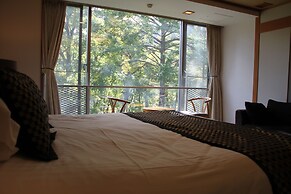 The Ridge Hotel & Apartments
