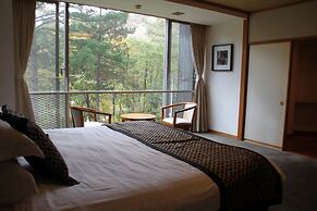 The Ridge Hotel & Apartments