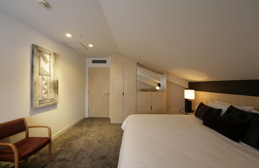 The Ridge Hotel & Apartments