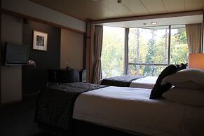 The Ridge Hotel & Apartments