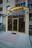 VIP House Hotel